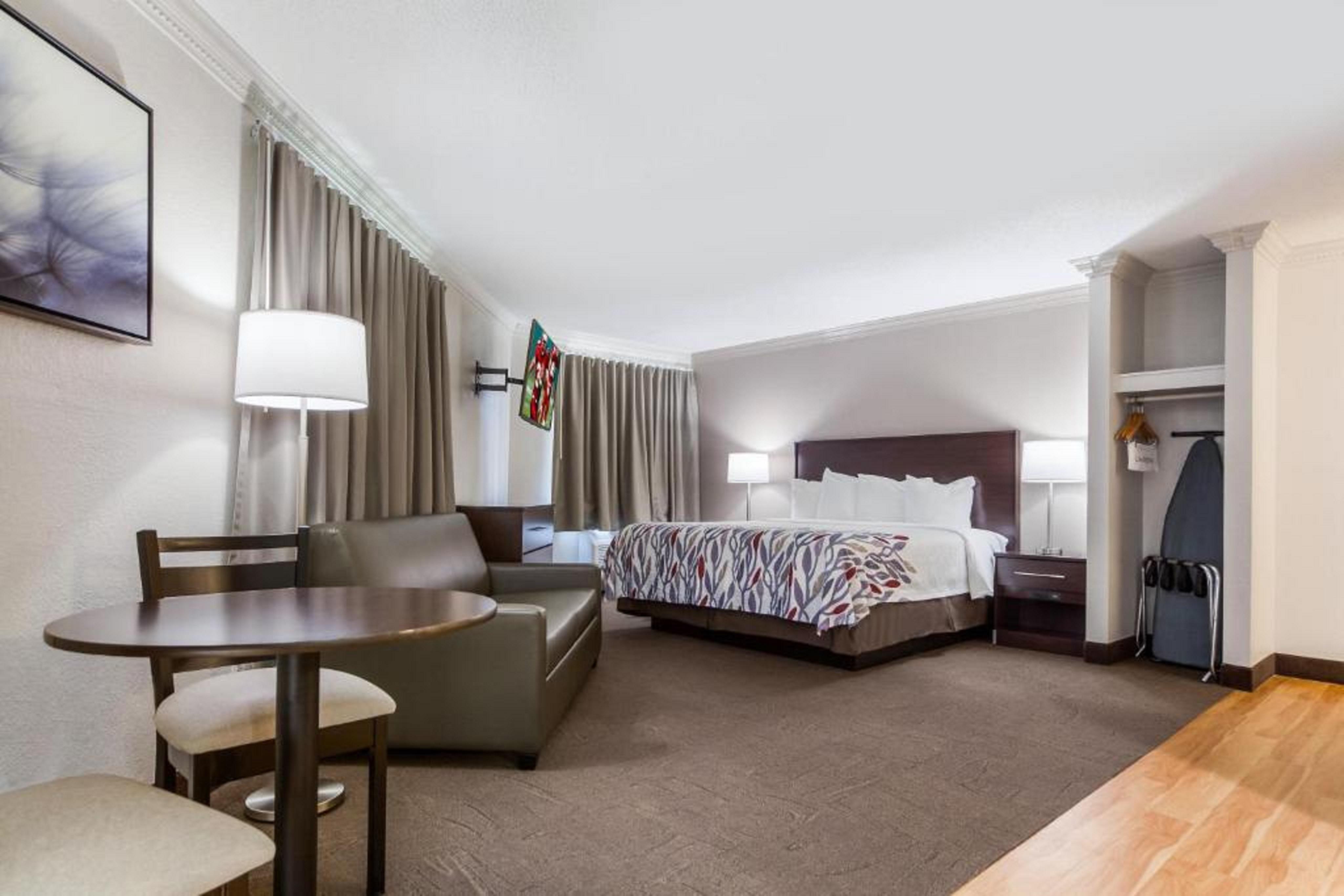 Red Roof Inn & Suites Omaha - Council Bluffs Bagian luar foto