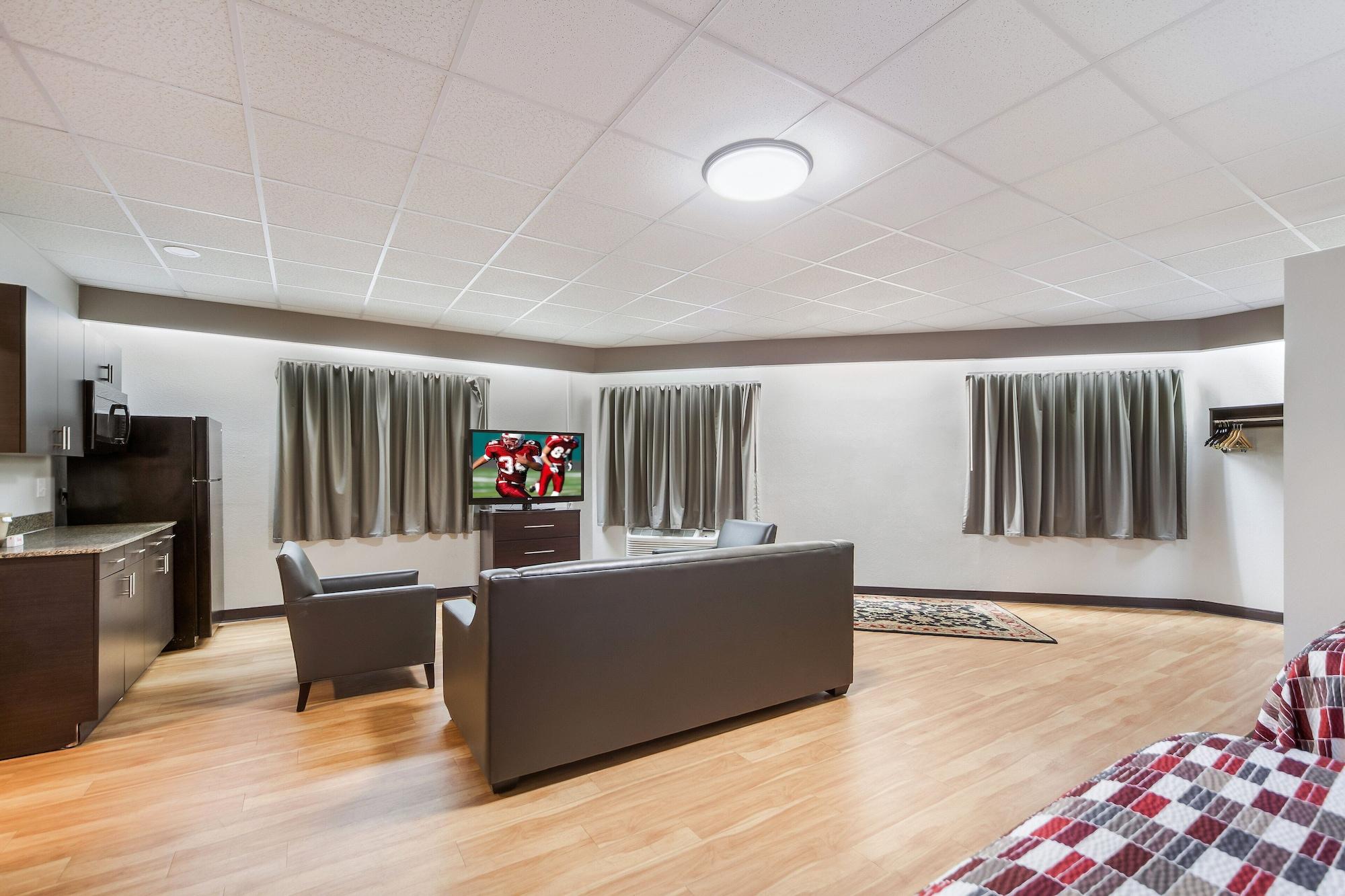 Red Roof Inn & Suites Omaha - Council Bluffs Bagian luar foto